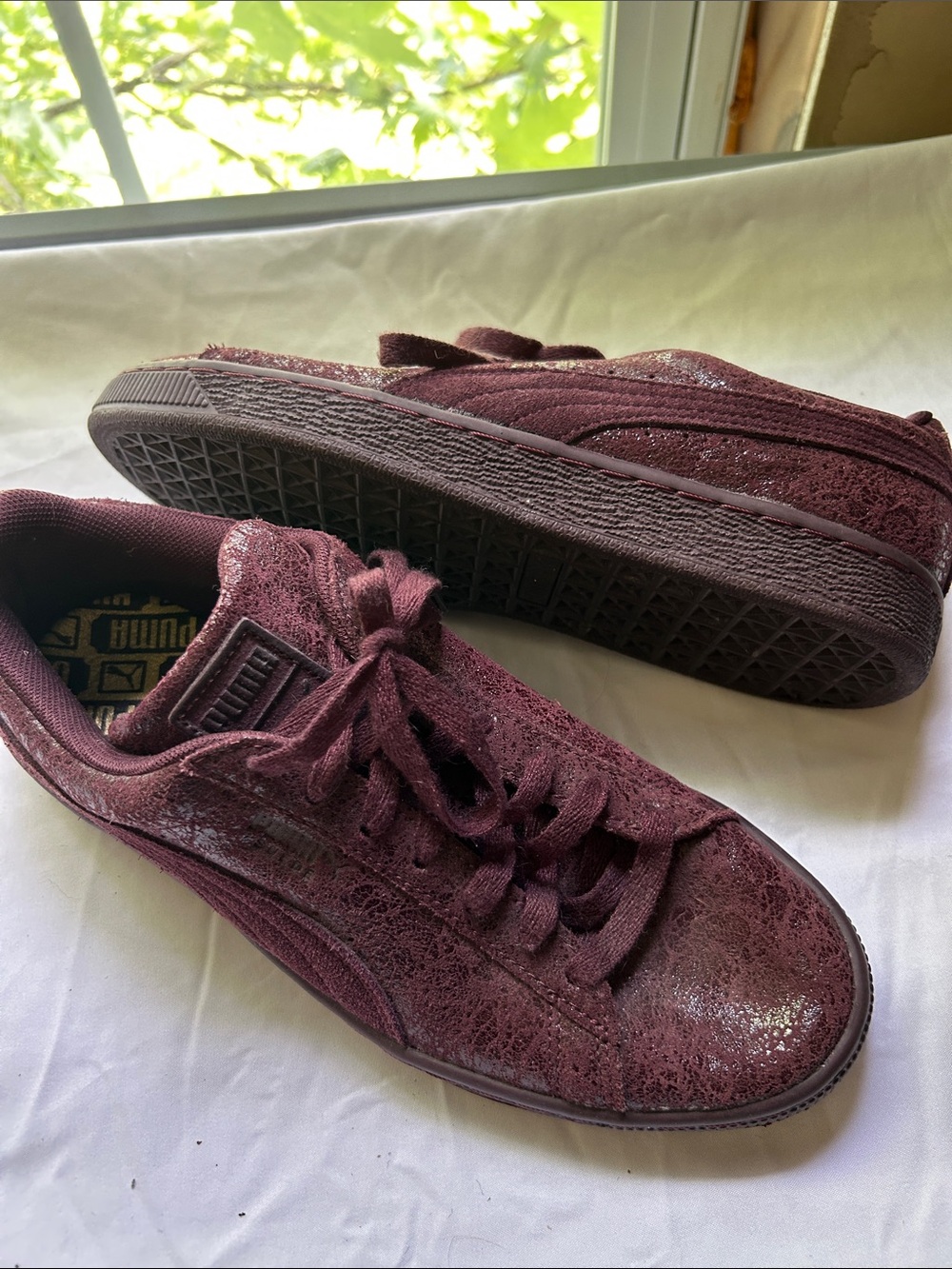 Women’s size 8 suede Puma Burgundy Low-Top Sneakers